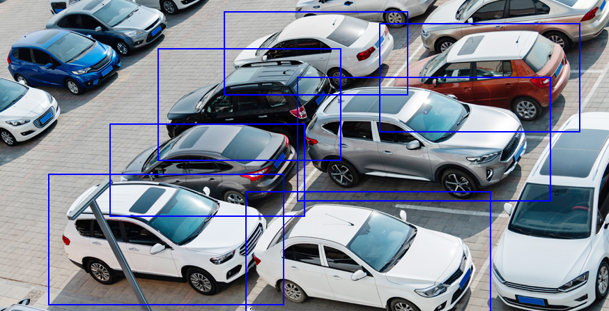 AIと管理システムを連携し、駐車場に止められた車を検出し利用状況を把握する画像